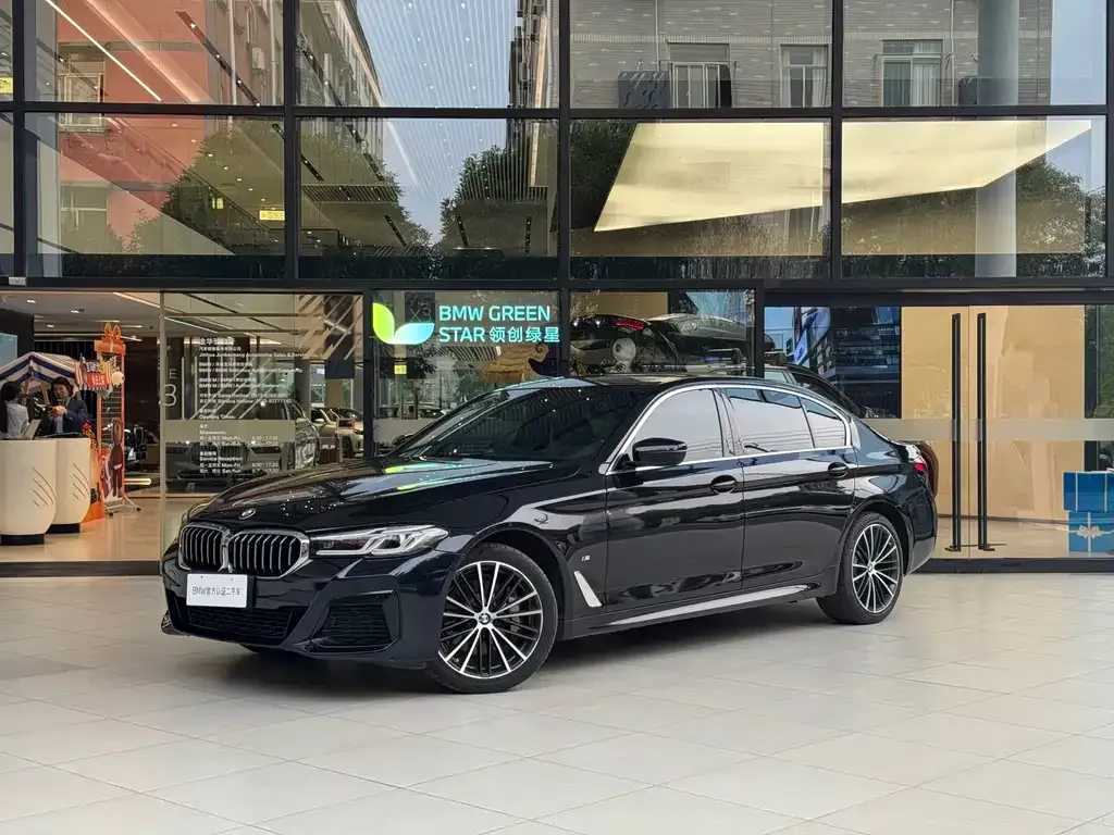 BMW 5 Series — фото 1