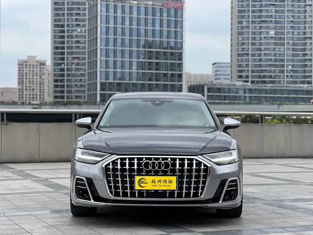 Audi A8 — фото 2