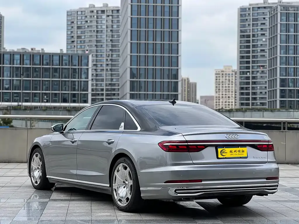 Audi A8 — фото 3