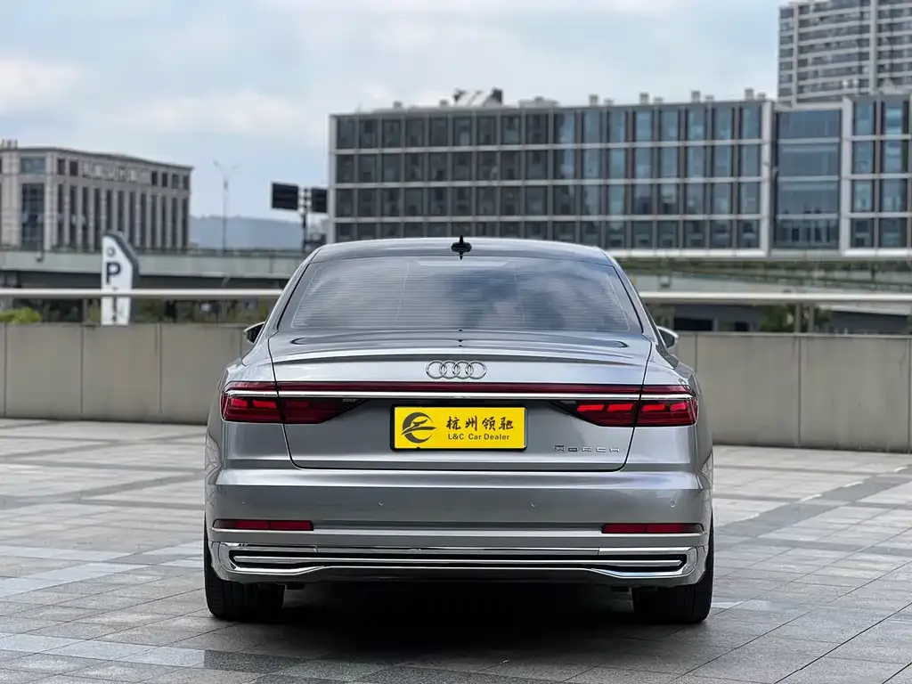 Audi A8 — фото 4