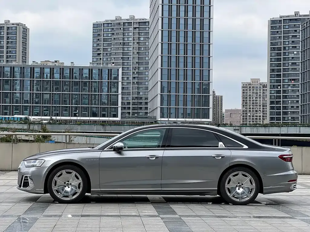Audi A8 — фото 5