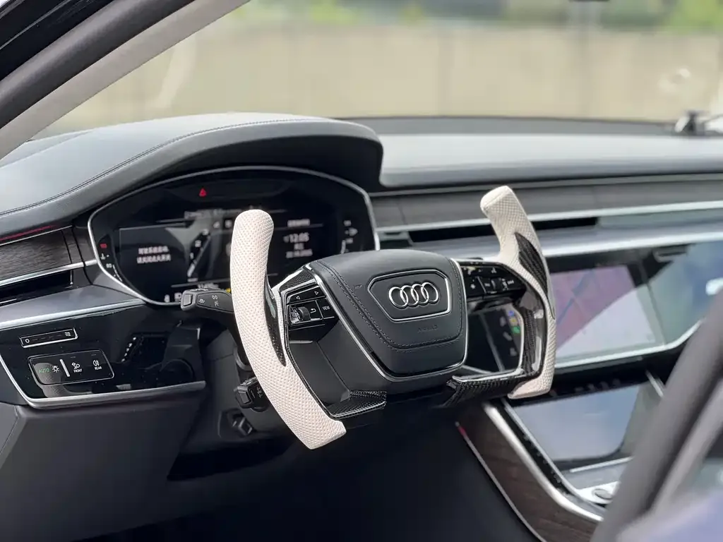Audi A8 — фото 6