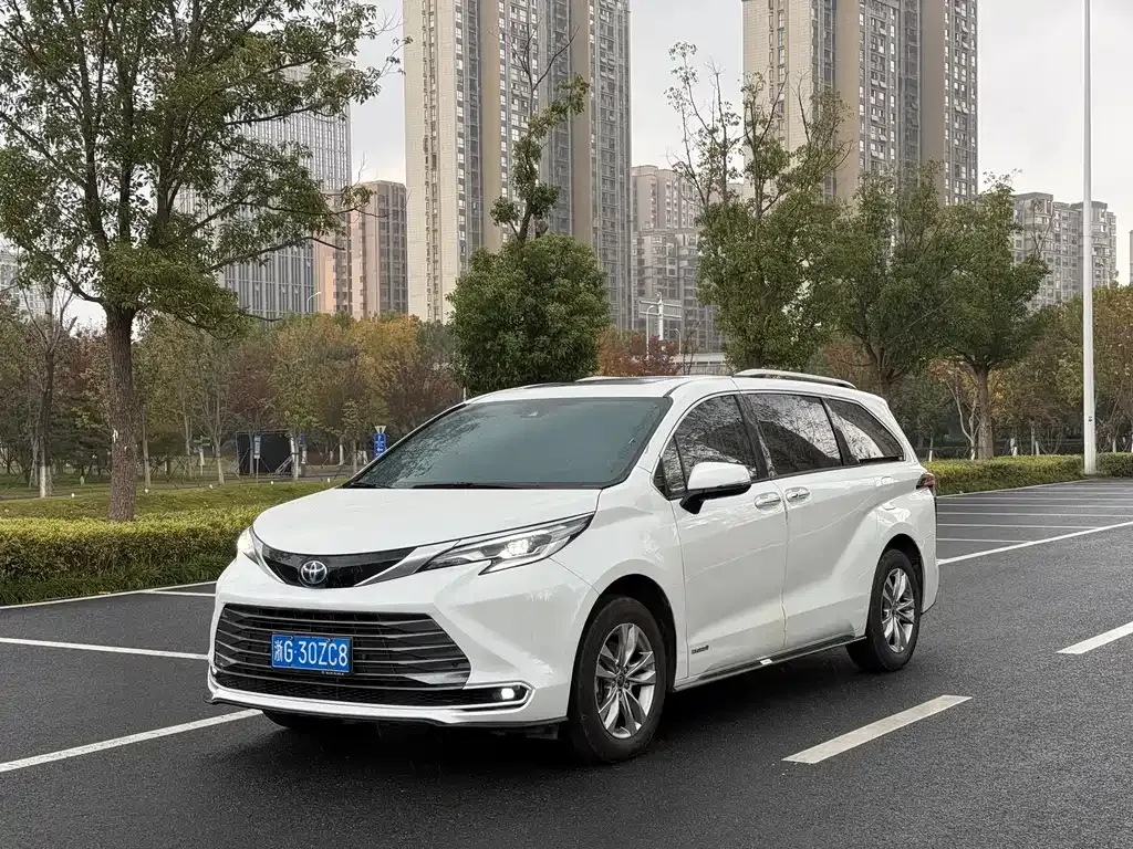 Toyota Sienna 2022 из CN, фото 1