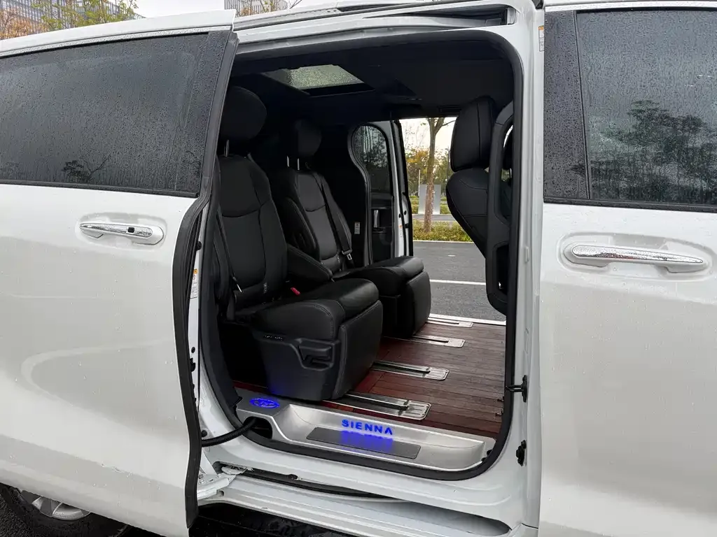 Toyota Sienna 2022 из CN, фото 10