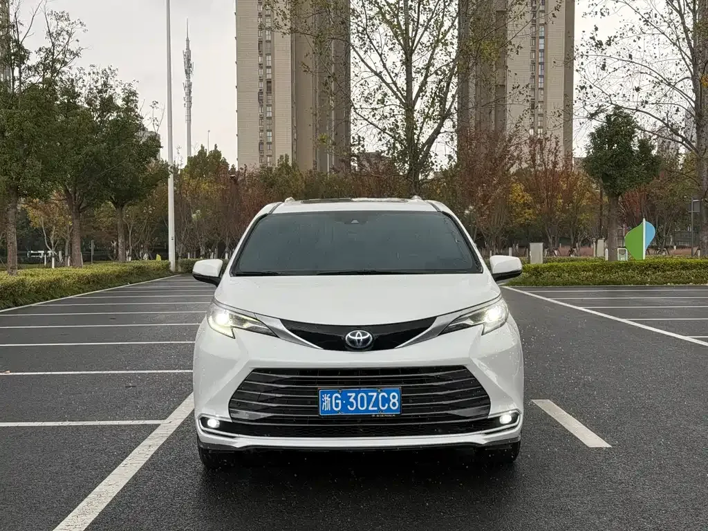 Toyota Sienna 2022 из CN, фото 2
