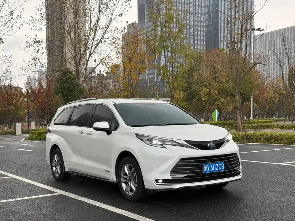 Toyota Sienna 2022 из CN, фото 3