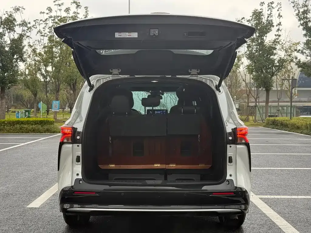 Toyota Sienna 2022 из CN, фото 4
