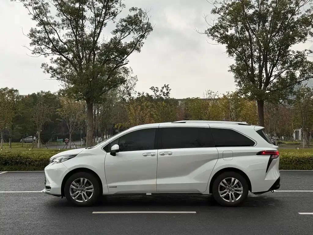 Toyota Sienna 2022 из CN, фото 8