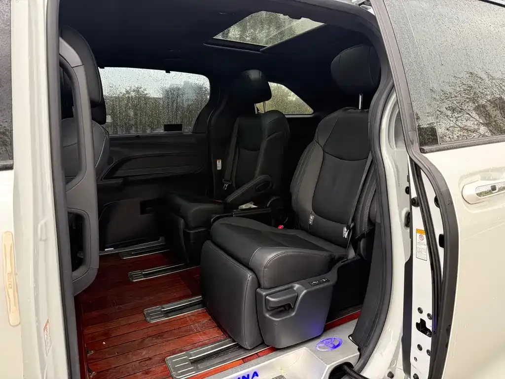 Toyota Sienna 2022 из CN, фото 9