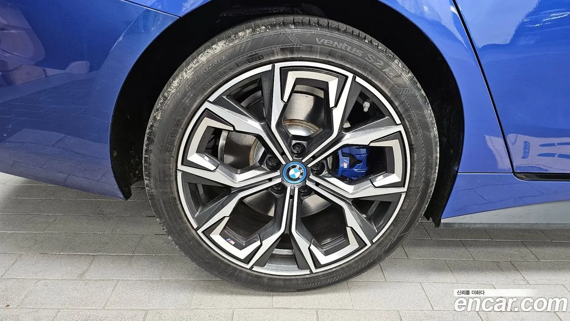 BMW i4 — фото 5
