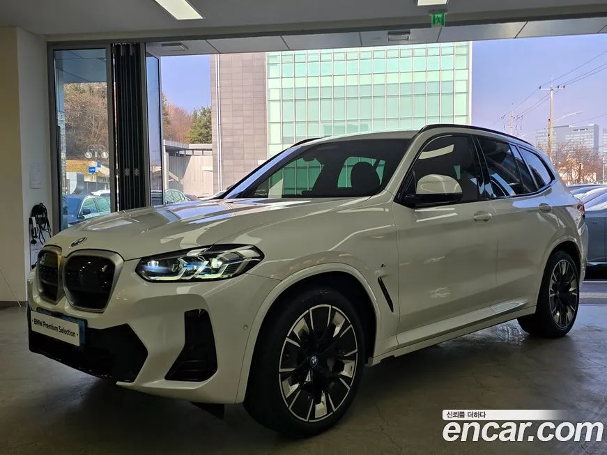 BMW iX3 — фото 1