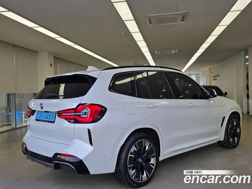 BMW iX3 — фото 2