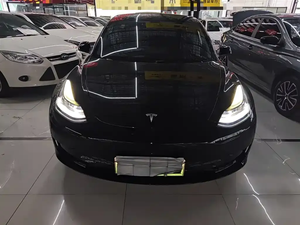 Tesla Model 3 — фото 3