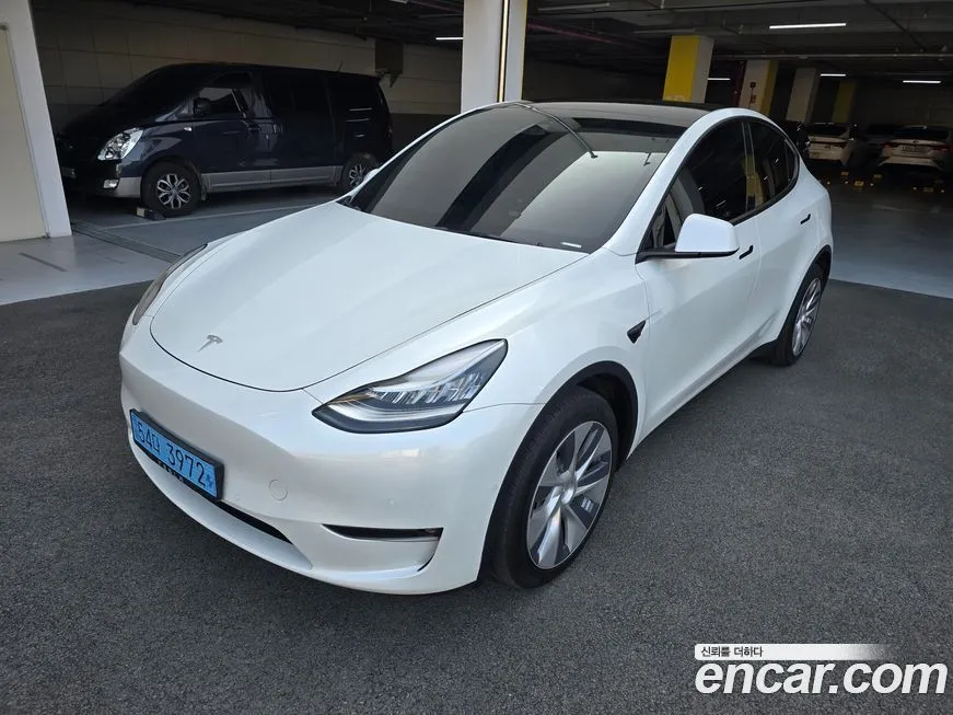 Tesla Model Y — фото 1