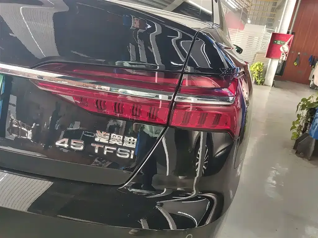 Audi A6L 2023 из CN, фото 8