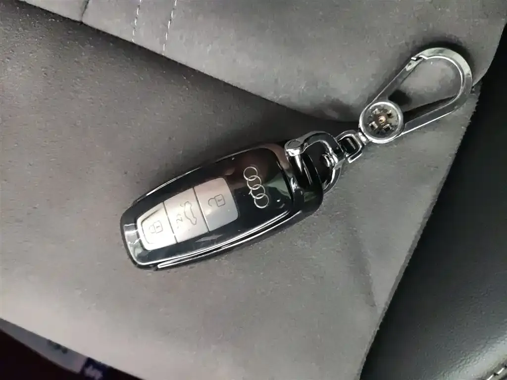 Audi A6L 2023 из CN, фото 9