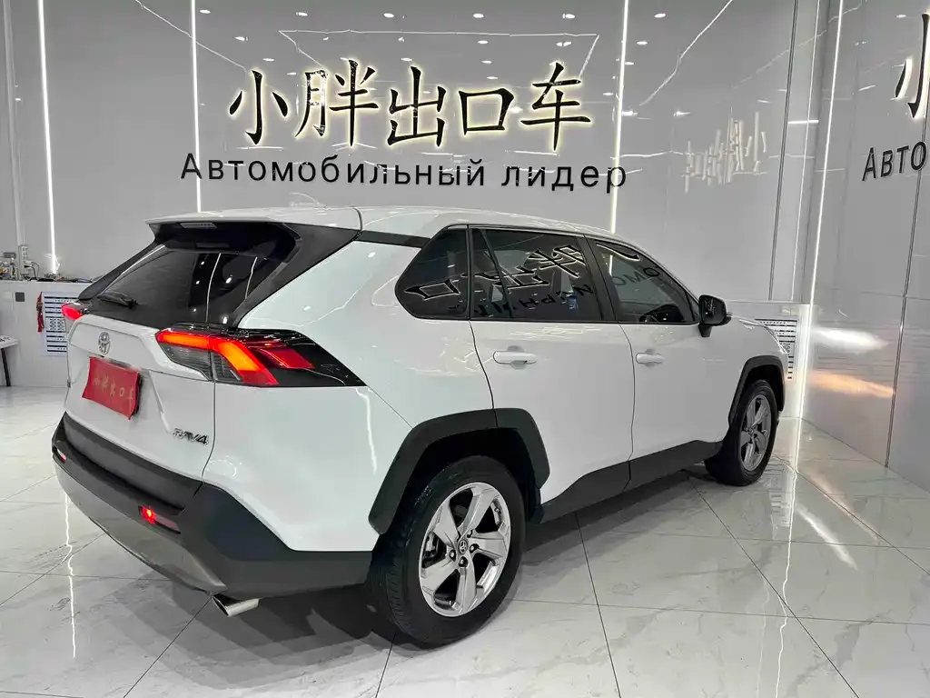 Toyota RAV4 — фото 5