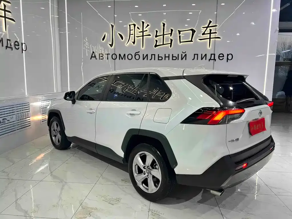 Toyota RAV4 — фото 6