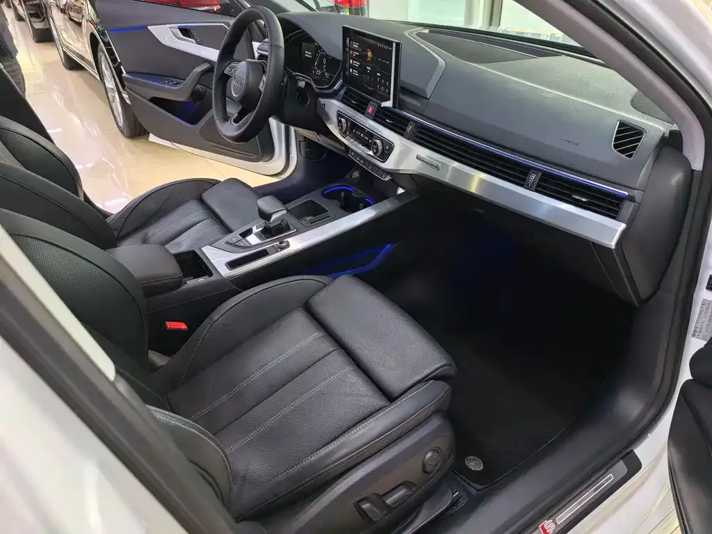 Audi A4L 2022 из CN, фото 5