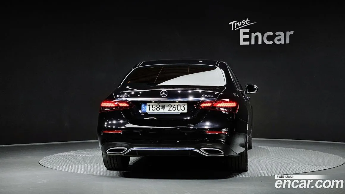 Mercedes-Benz E-Class — фото 4