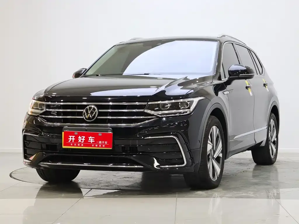 Volkswagen Tiguan L — фото 1