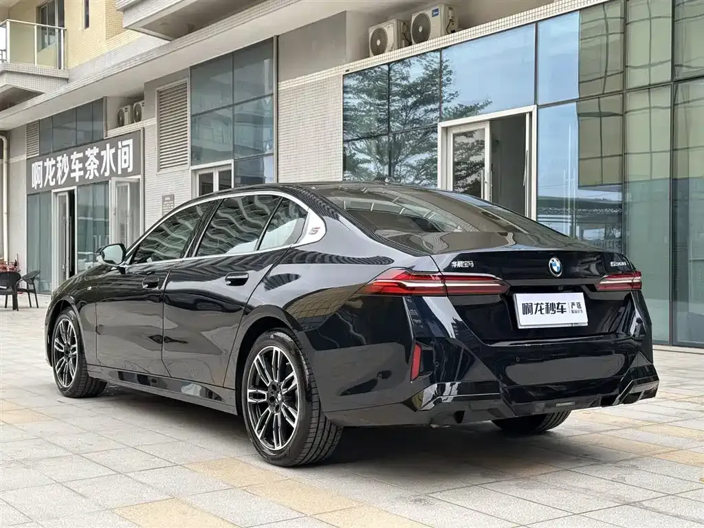 BMW 5 Series 2025 из CN, фото 6
