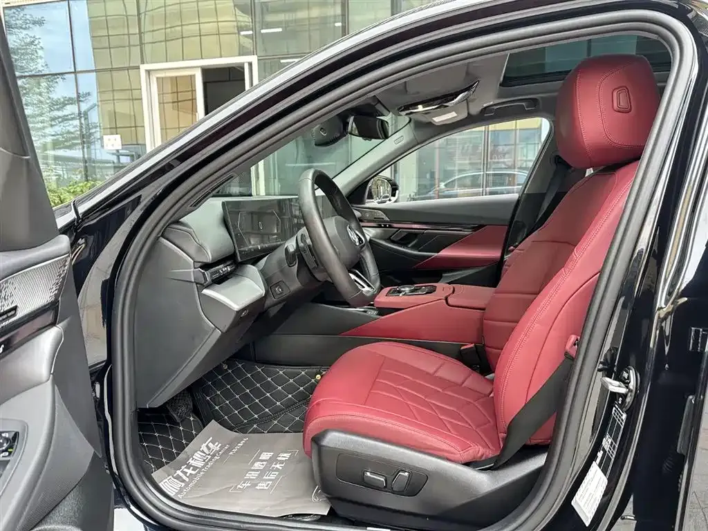 BMW 5 Series 2025 из CN, фото 7