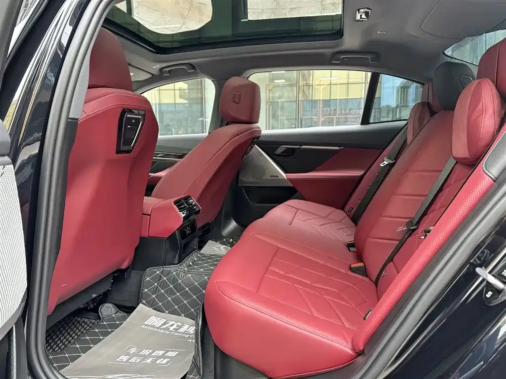 BMW 5 Series 2025 из CN, фото 9