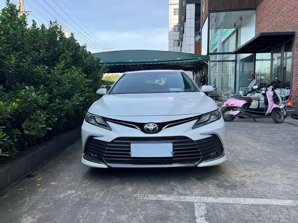 Toyota Camry — фото 2