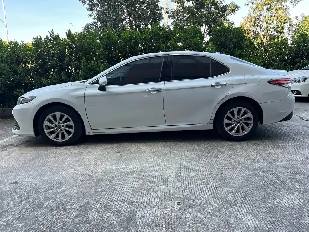 Toyota Camry — фото 3