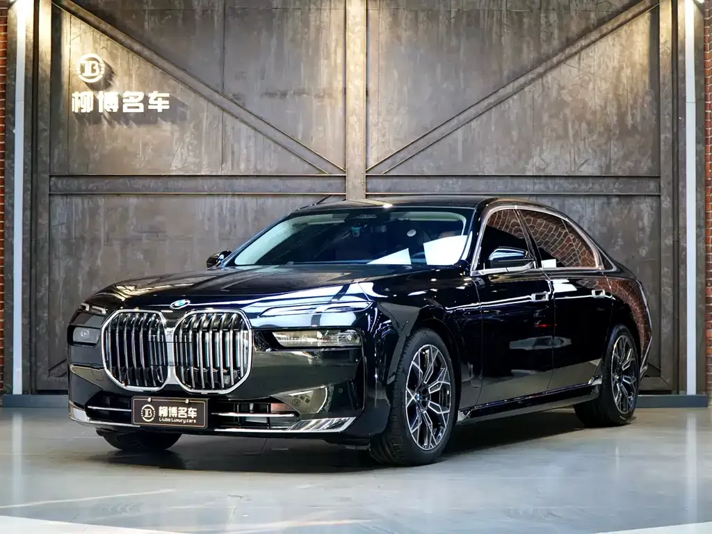 BMW 7 Series 2023 из CN, фото 1