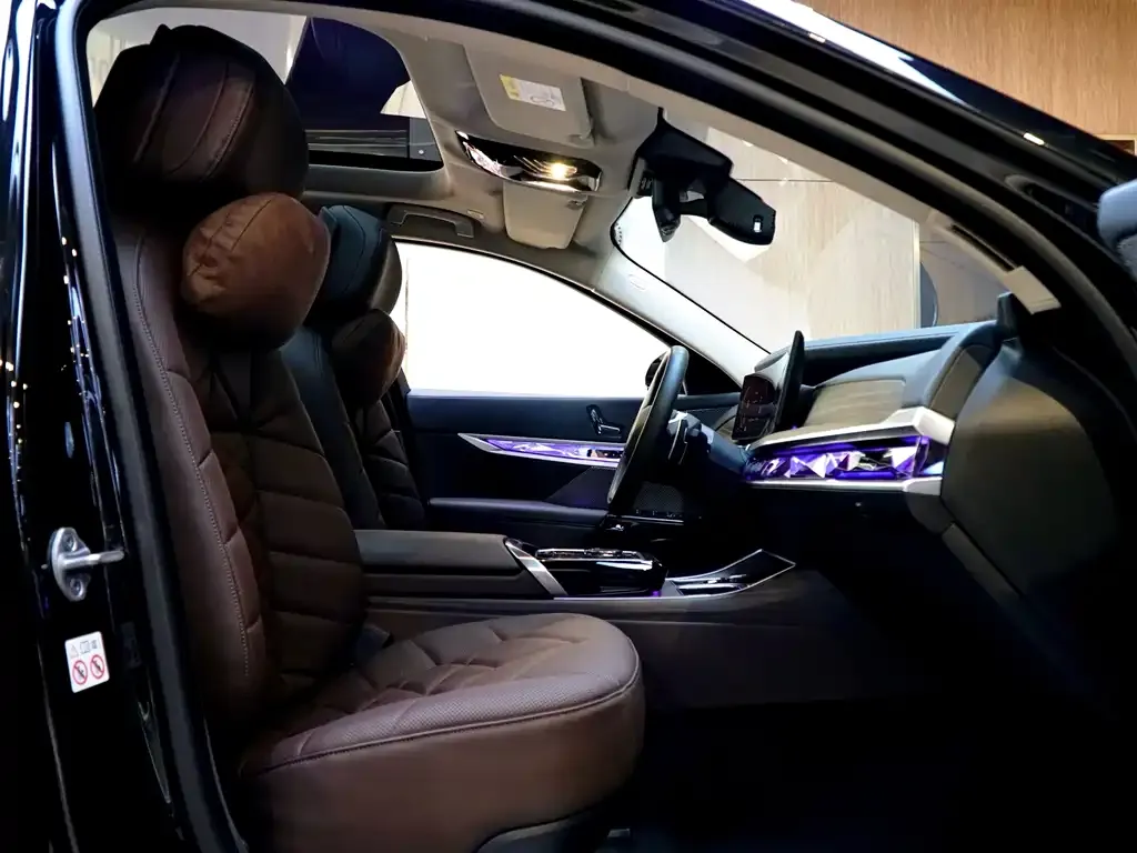 BMW 7 Series 2023 из CN, фото 10