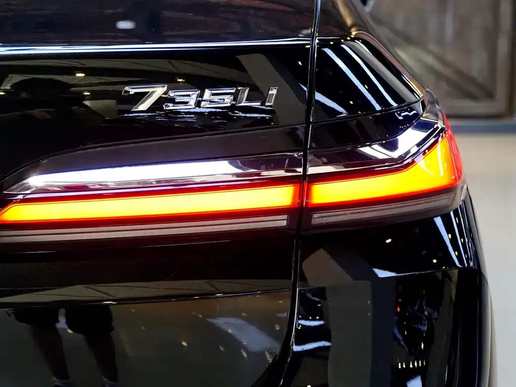 BMW 7 Series 2023 из CN, фото 3