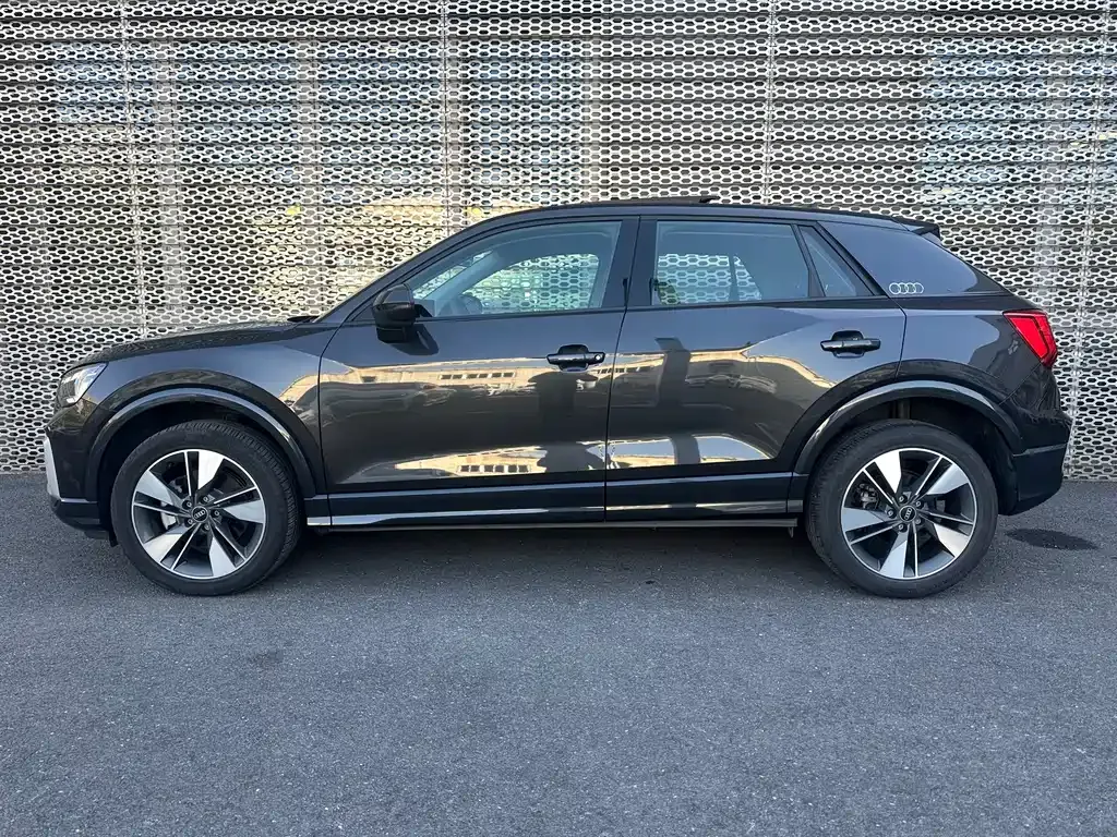 Audi Q2L 2024 из CN, фото 3