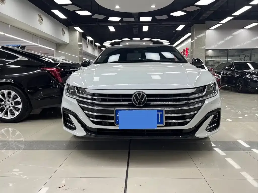 Volkswagen CC 2023 из CN, фото 2