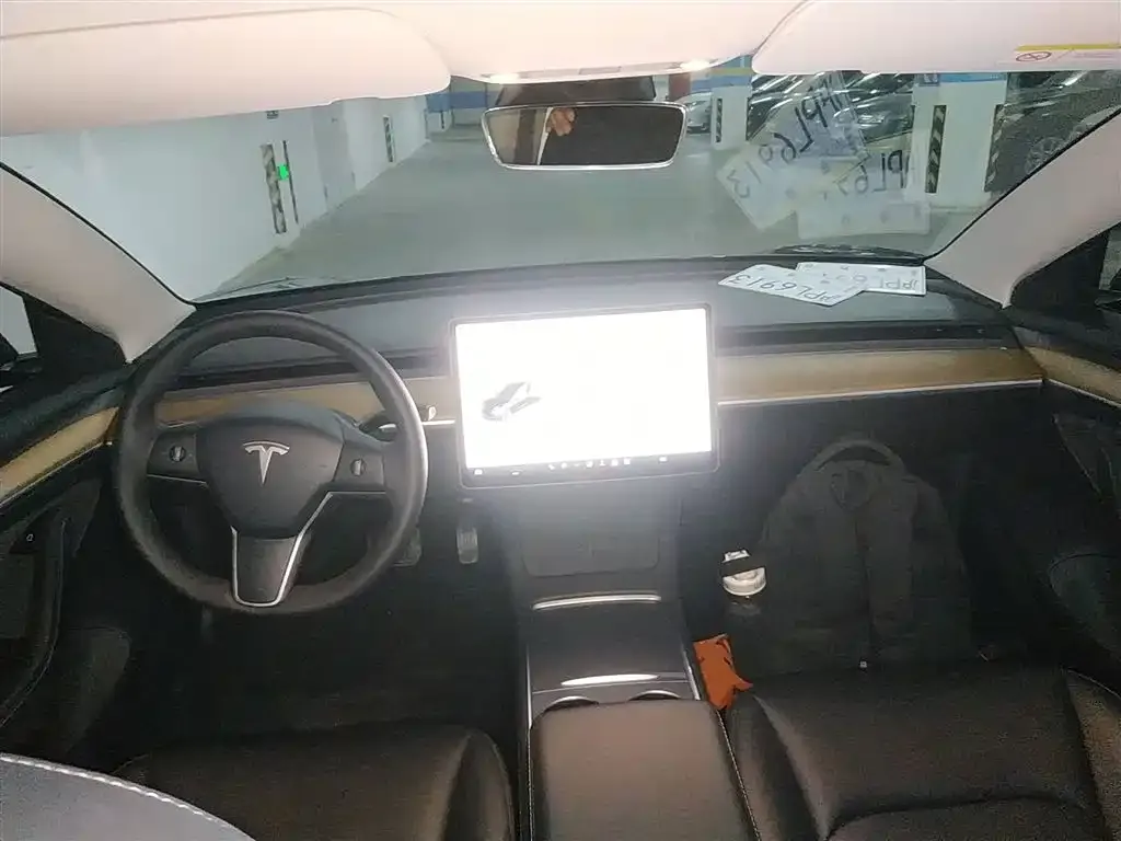 Tesla Model 3 — фото 10