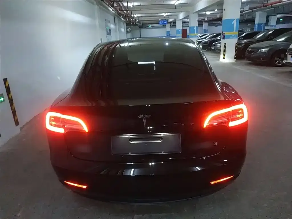 Tesla Model 3 — фото 6
