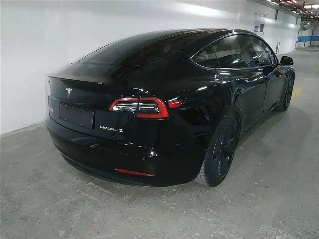 Tesla Model 3 — фото 7
