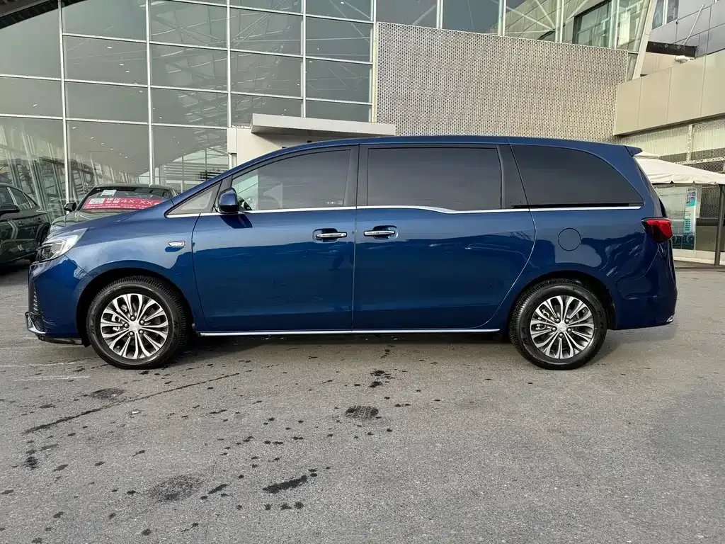 Buick GL8 2023 из CN, фото 3