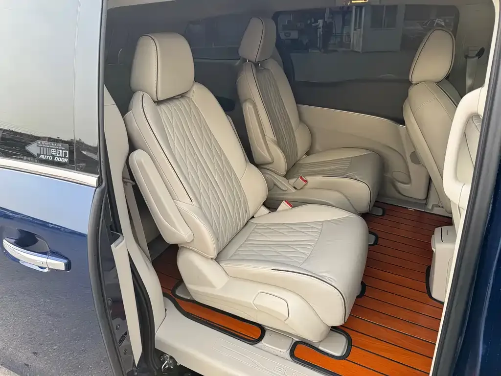 Buick GL8 2023 из CN, фото 6