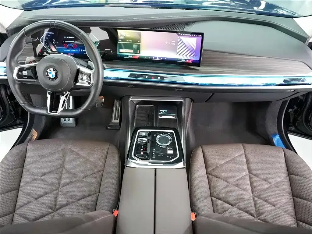 BMW 7 Series — фото 10
