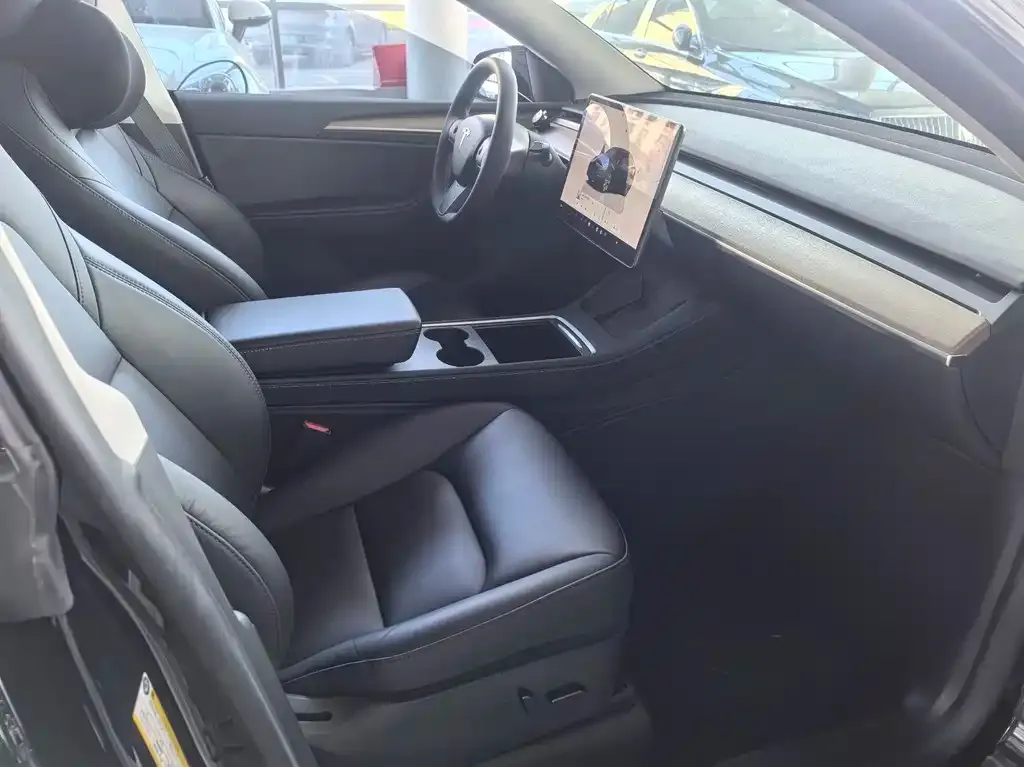 Tesla Model Y — фото 5