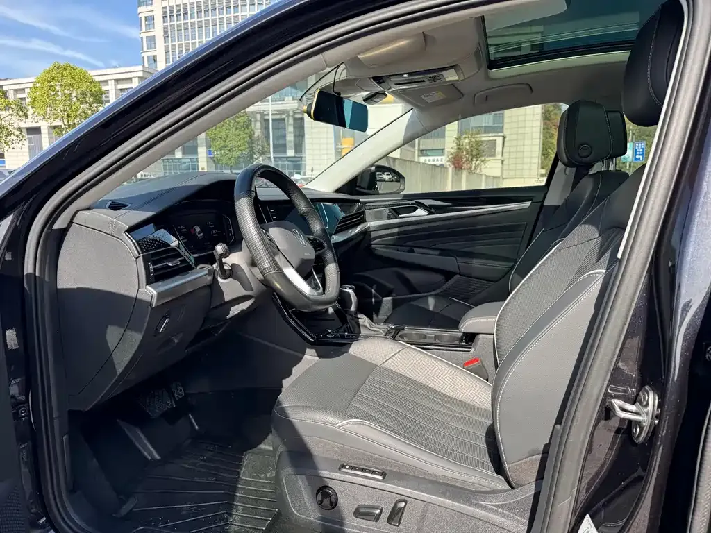 Volkswagen Passat 2022 из CN, фото 10