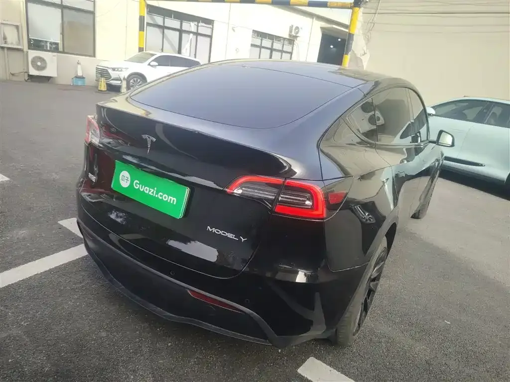 Tesla Model Y — фото 7