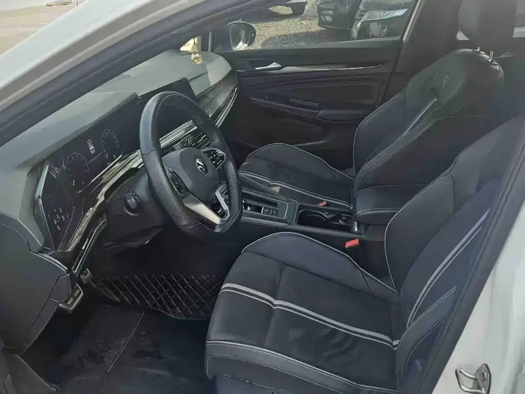 Volkswagen Golf 2023 из CN, фото 3