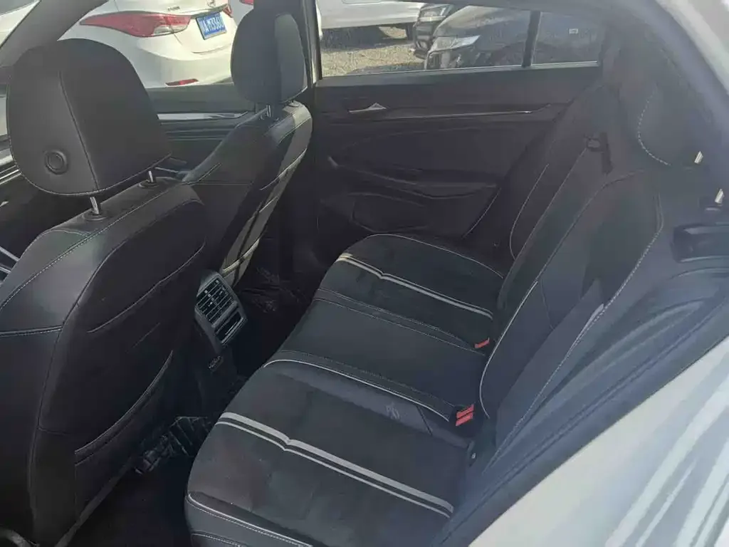 Volkswagen Golf 2023 из CN, фото 4