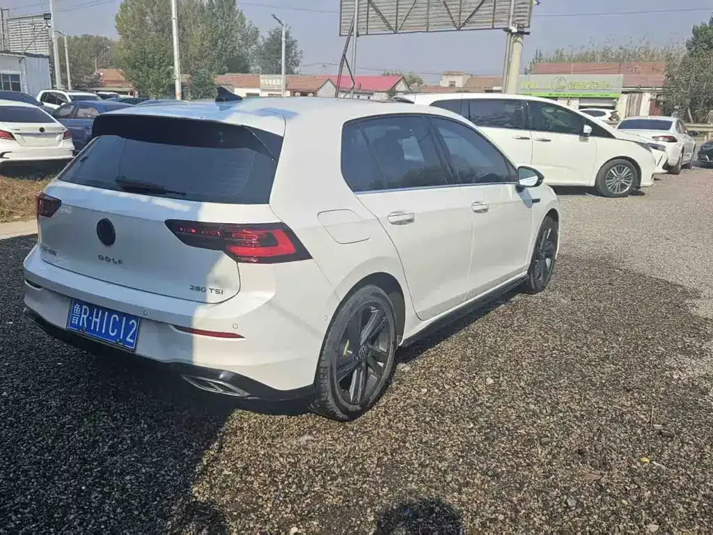 Volkswagen Golf 2023 из CN, фото 6