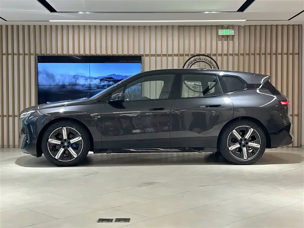 BMW iX — фото 2