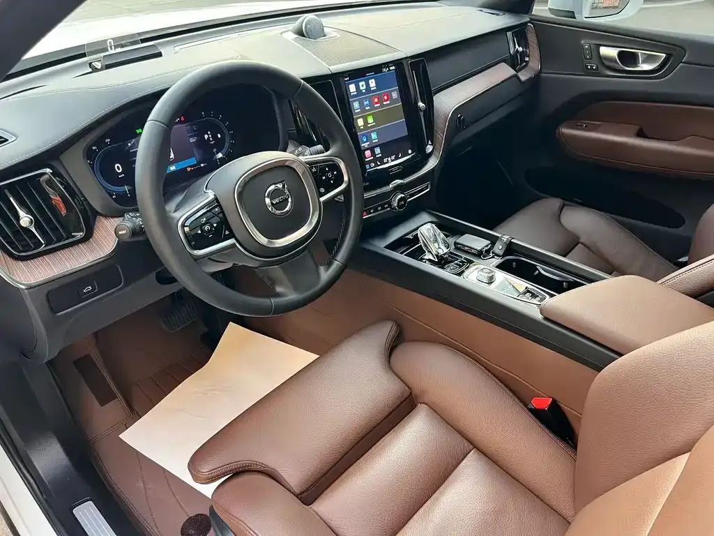 Volvo XC60 2023 из CN, фото 4