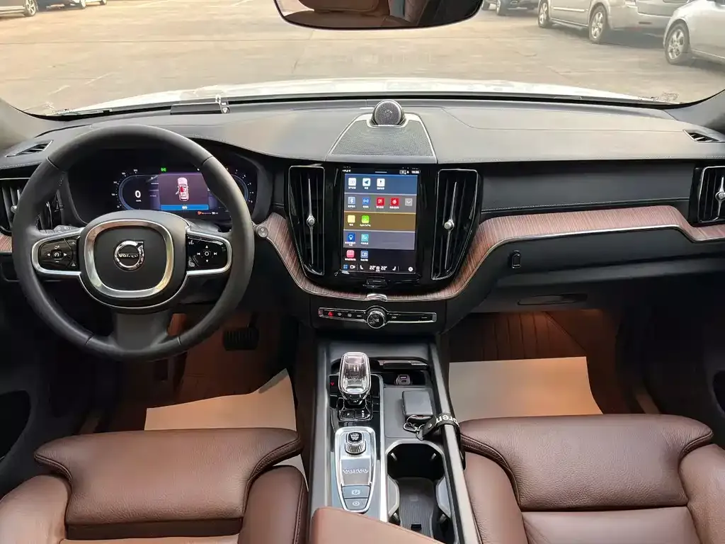 Volvo XC60 2023 из CN, фото 5